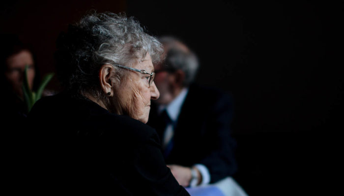 La conveniencia de otorgar un poder notarial a familiares de personas mayores